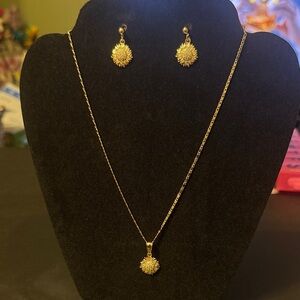 Plaided Gold Sunburst Necklace and Earring Set